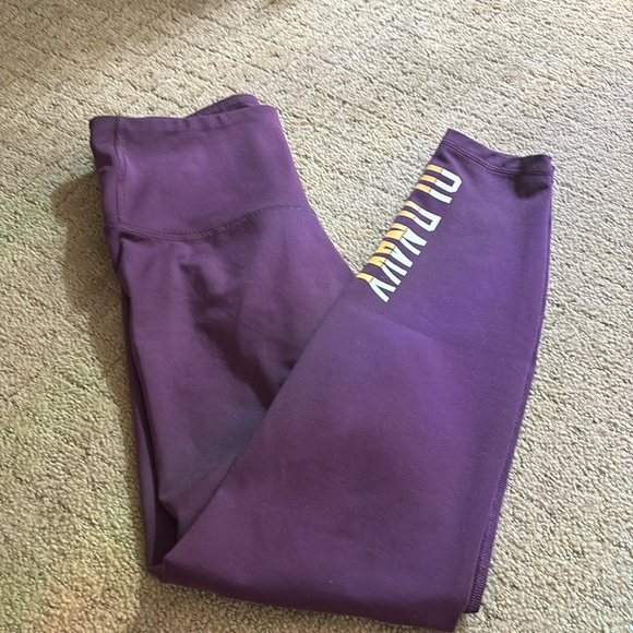 Old Navy Active Purple Leggings - Picture 2 of 4
